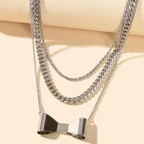 ⭐️ Awesome 2 Piece 4 Layer Chainlinks Chocker Gun Black Ribbon Bow Necklace ⭐️ - Picture 2 of 3